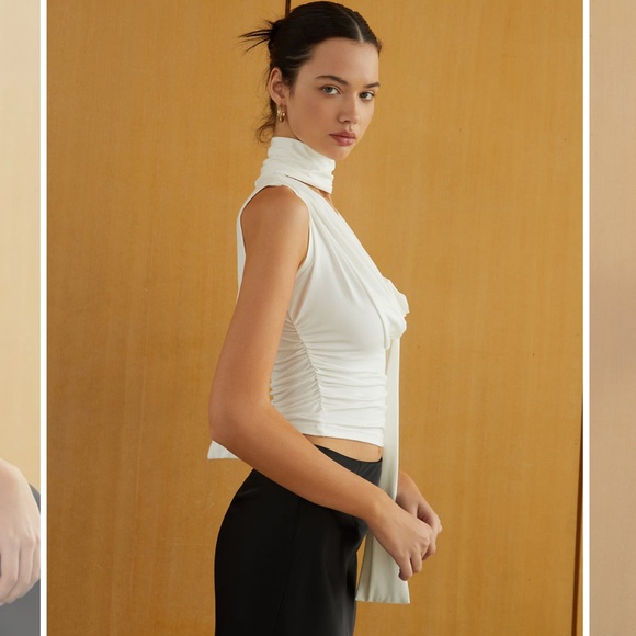 Solid twist front sleeveless blouse - Picture 3 of 4